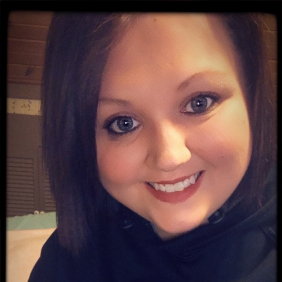 Meet your Posher, Abigail - Picture 1 of 1